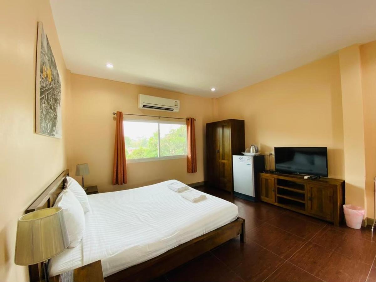Hotel Baan Suan Khun Yaiy Ban Wang Takhrai Zewnętrze zdjęcie