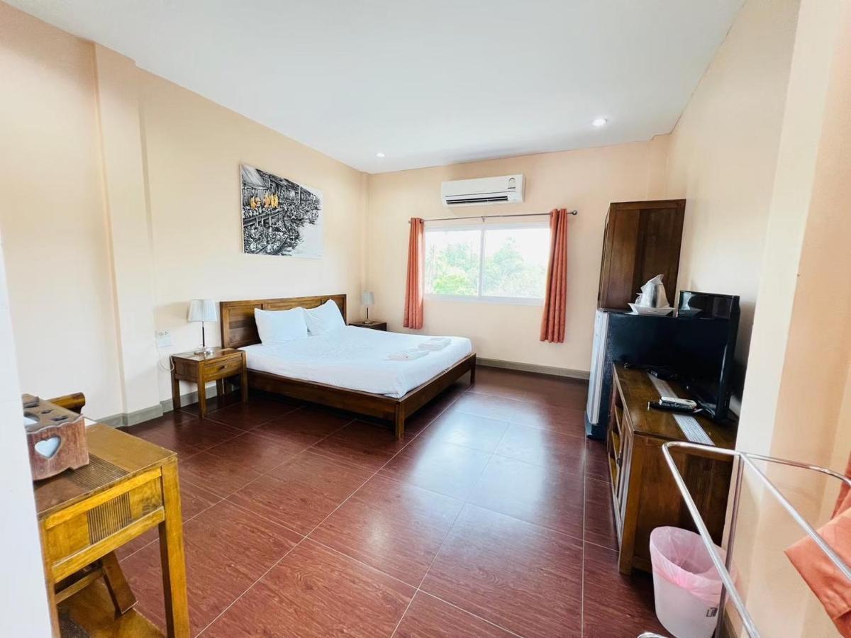 Hotel Baan Suan Khun Yaiy Ban Wang Takhrai Zewnętrze zdjęcie