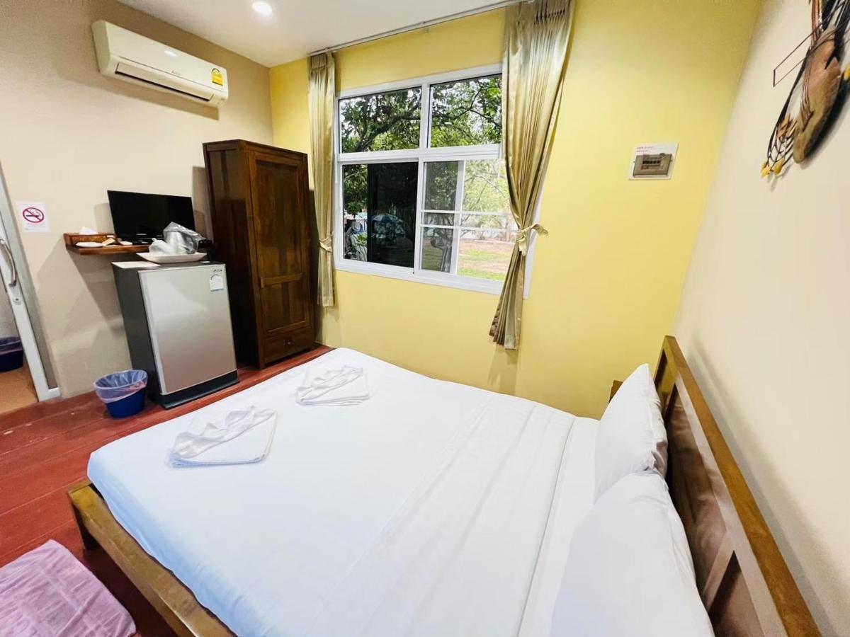 Hotel Baan Suan Khun Yaiy Ban Wang Takhrai Zewnętrze zdjęcie